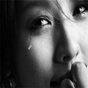 女生侧面流泪唯美图片_女生流泪侧面照，发朋友圈表达难过心情
